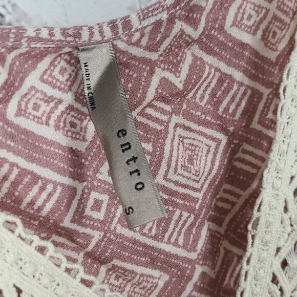 UO Entro Rose & Cream Peplum Peasant Top Crochet Lace Trim Bell Sleeves Tunic - Picture 3 of 7